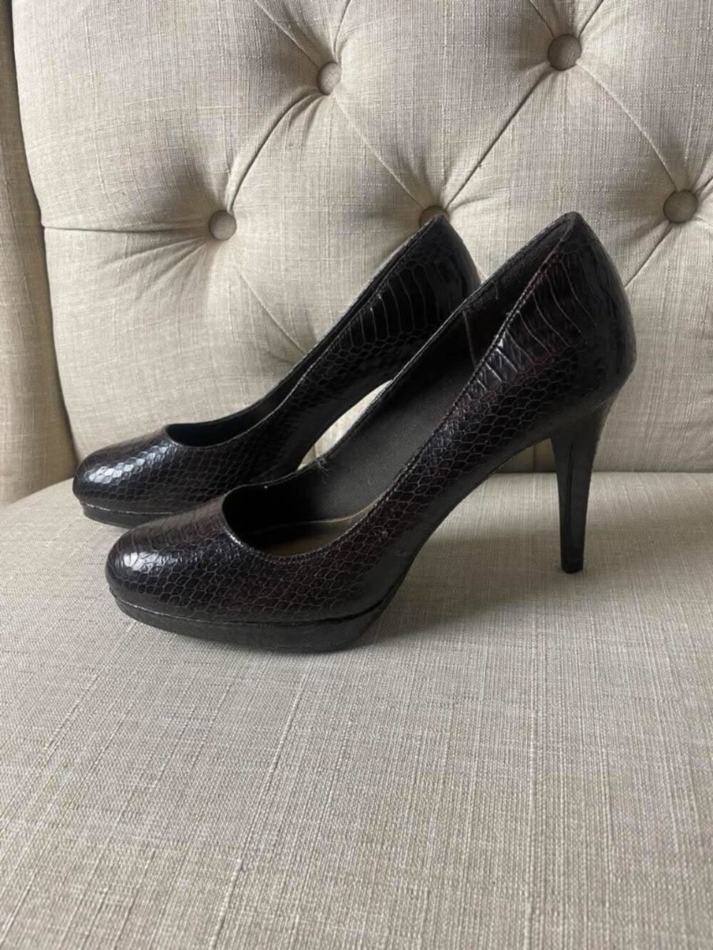 EUC Christian Siriano Brown Croc Embossed Pumps size 9.5
